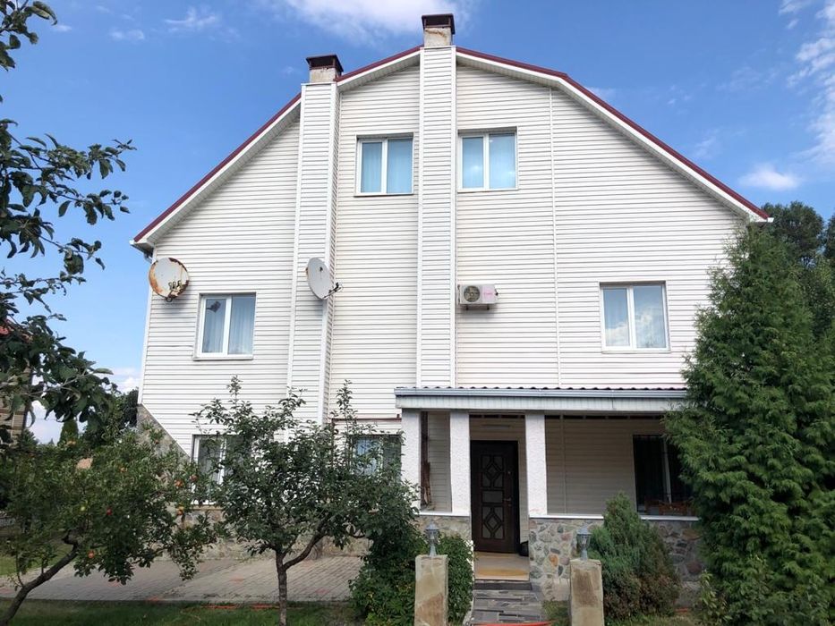 Продам два дома.