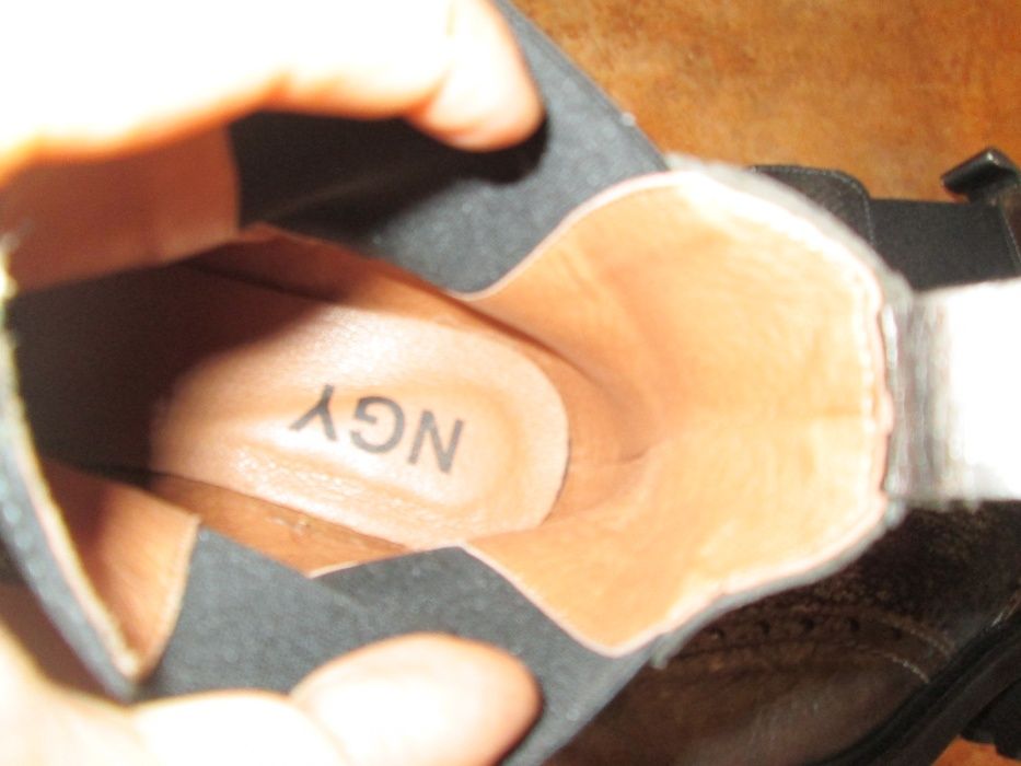 Botas  novas em pele tamanho 39