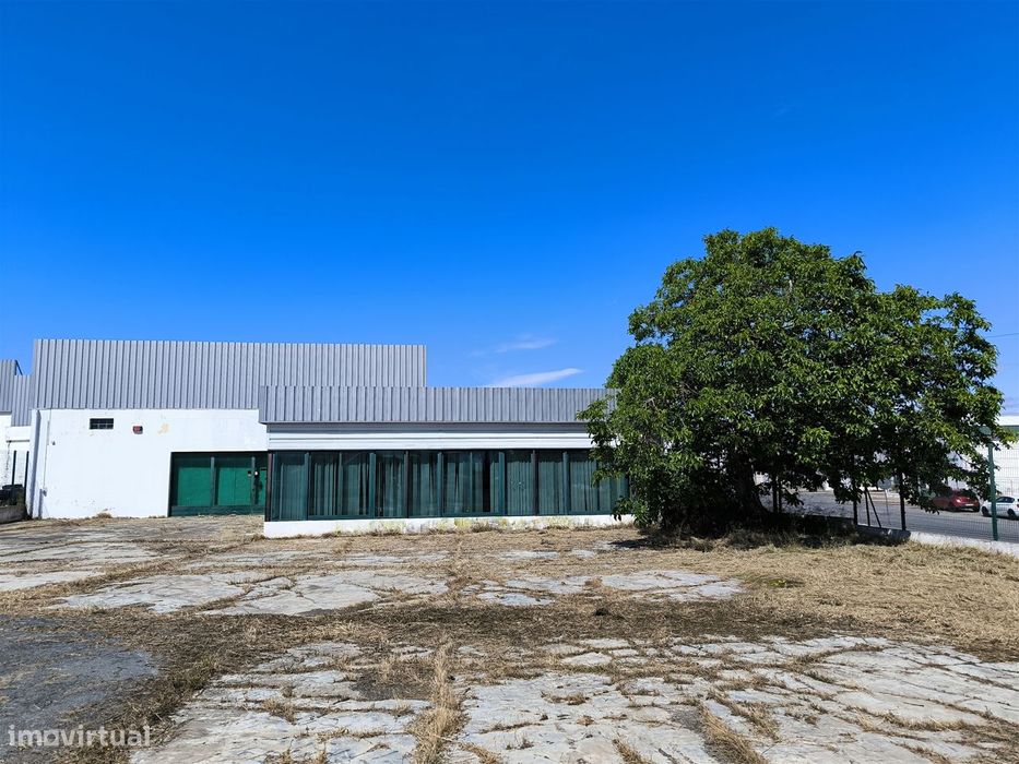 Armazém em lote de 2564m2, Parque das Empresas — Ferreira Do Alentejo E Canhestros, Beja