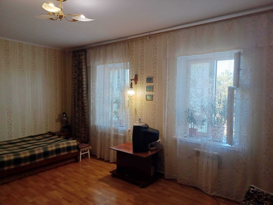 Фонтанка,   двоповерховий якісний  будинок
