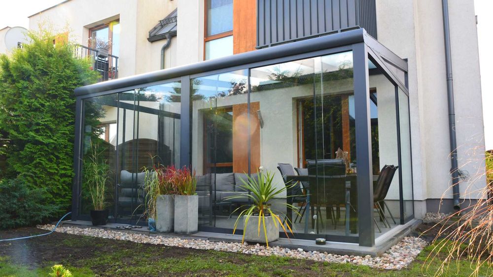 Szklane zadaszenie tarasu ogród zimowy