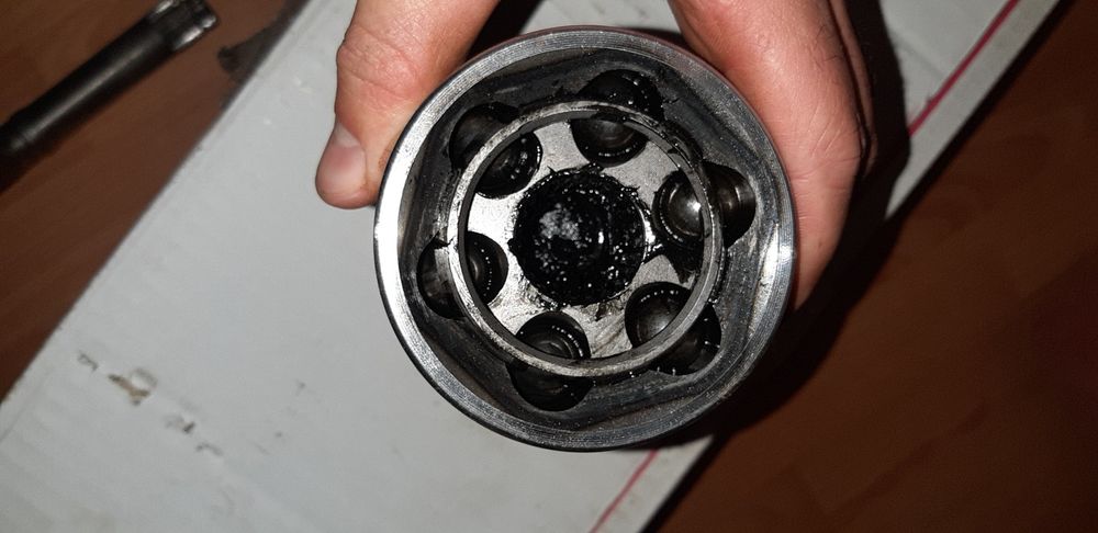 Левый привод б/у (полуось) Тойота Авенсис Т25-2006.