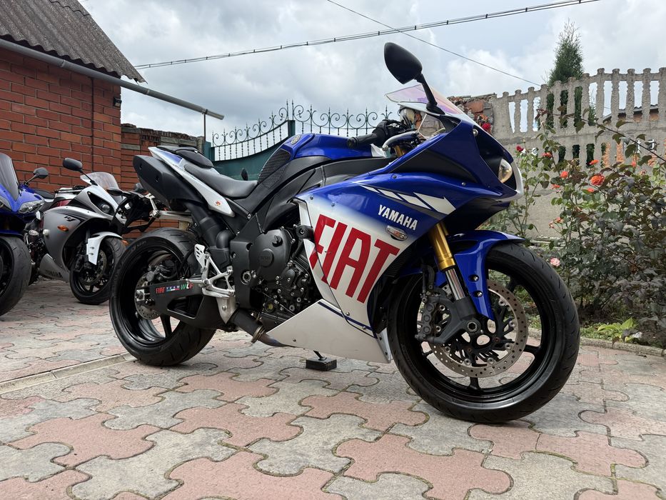 Мотоцикл Yamaha YZF R1 crossplane розмитнений