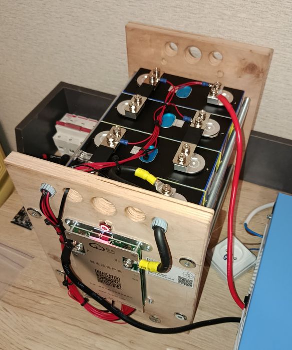 Продаю новый аккумулятор 12.8-14.6v LiFePo4 280аЧ(298 по факту)