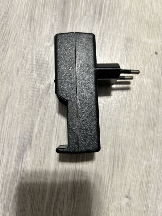 Зарядний пристрій