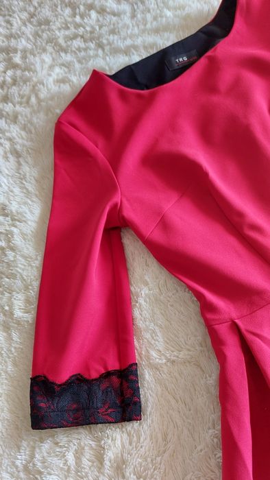 Яскрава нарядна червона з чорним вечірня сукня 38/М женское платье