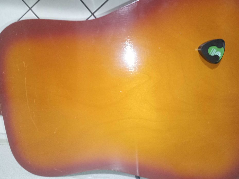 Gitara akustyczna z futerałem