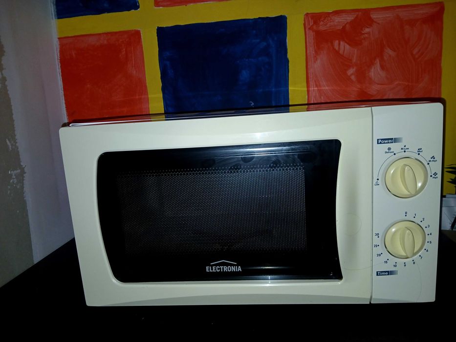 Micro-ondas a funcionar