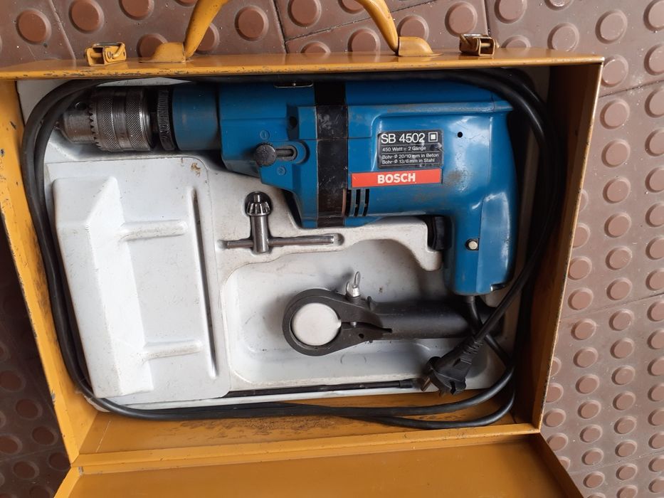 Berbequim bosch até 13mm Ref. SB  4502 em muito bom estado c/mala