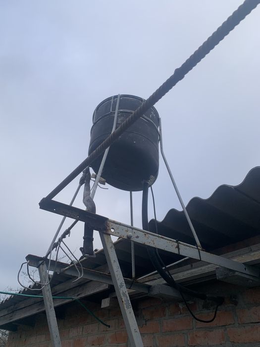 Двоповерхова дача з банькою.