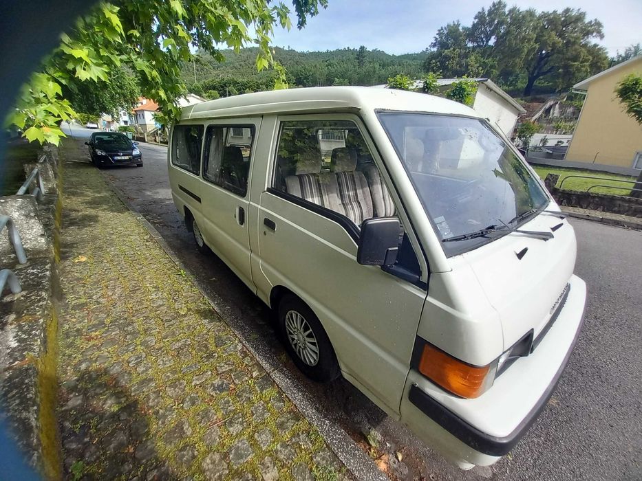 Mitsubishi L300 van