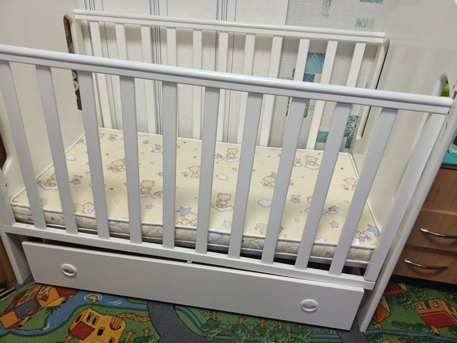 Кроватка дитяча з матрацом