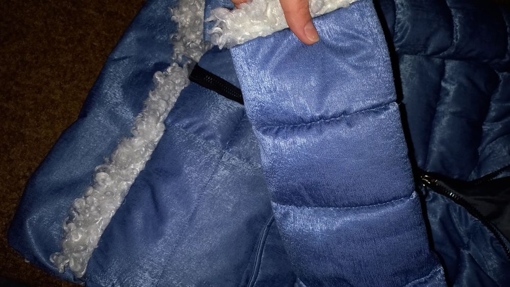 Курточка зимня, може бути на холодну осінь/весну