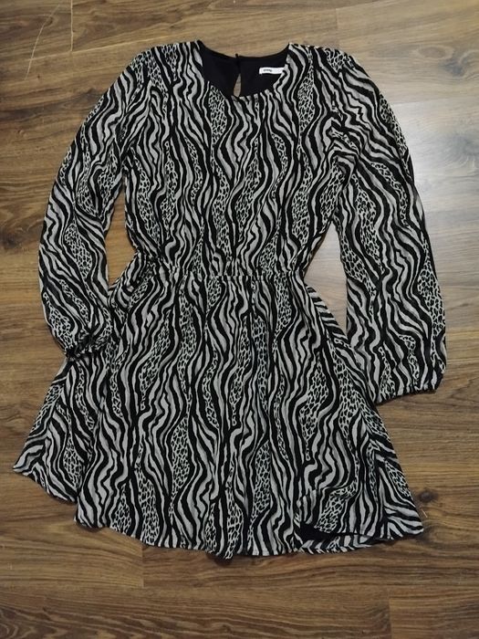 Damska sukienka wyjściowa