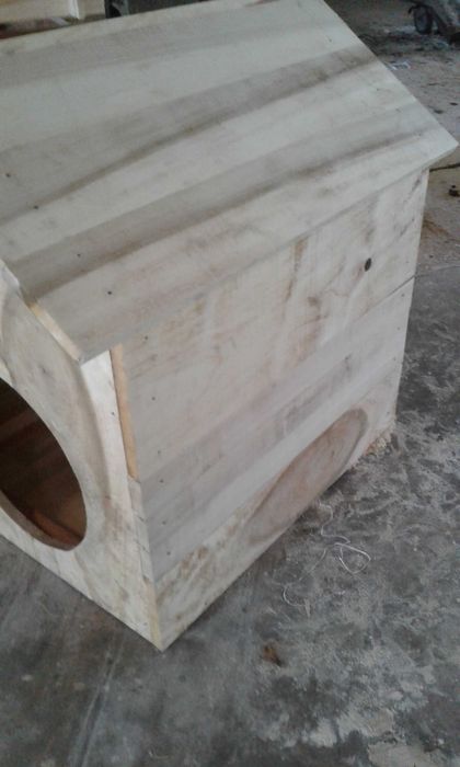 Будка для собак з деревини  фельцьованний