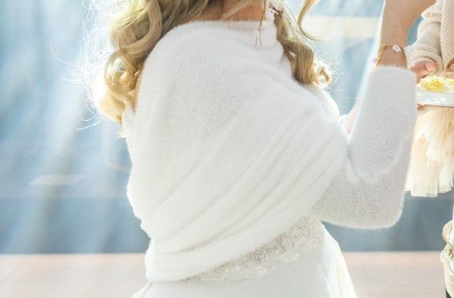 Piękna suknia ślubna biała z gorsetem i ornamentami