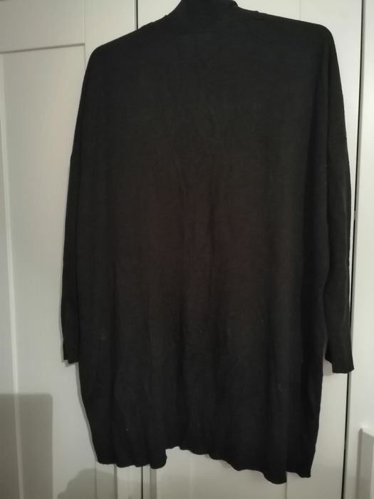 Elegancki czarny sweter cardigan