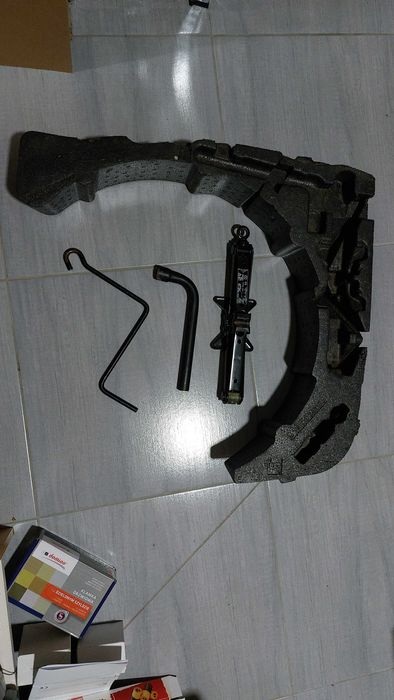 lewarek podnośnik koła Nissan Micra k12 klucz wkład