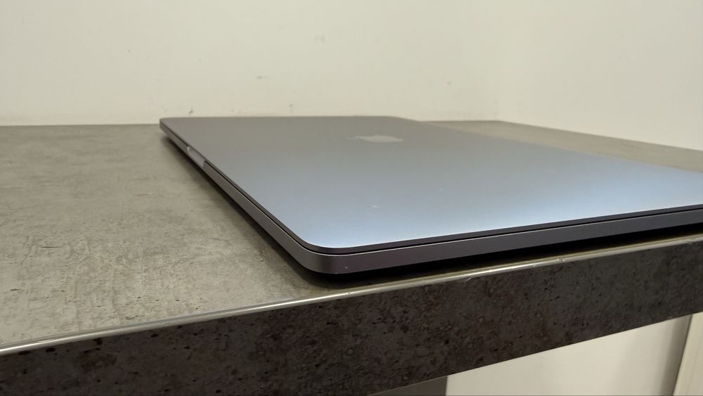 Apple MacBook Pro 16" 2018 Intel i7 16GB 512GB SSD