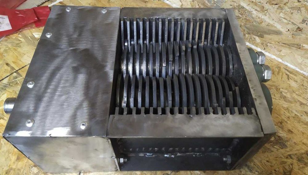 Шредер, подрібнювач двовальний - ножі 5 мм