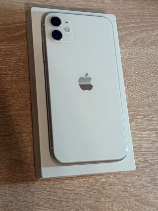 продам айфон 11 white