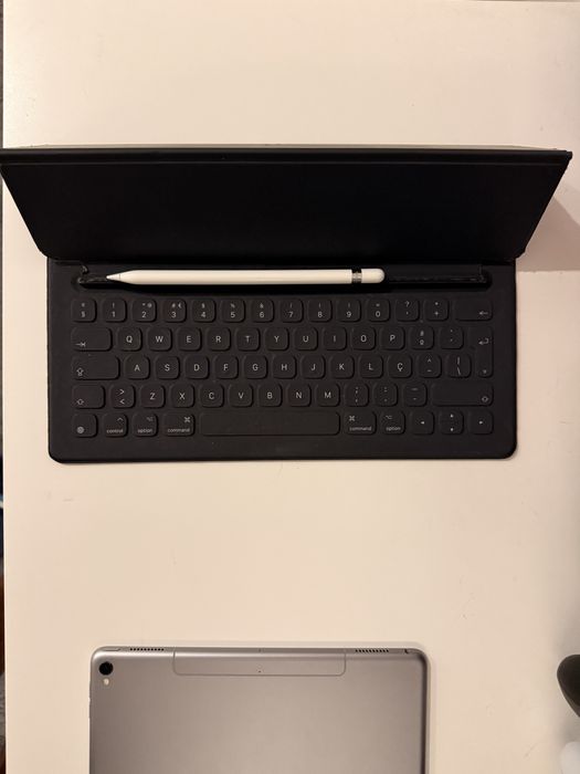 iPad Pro 12.9” 256GB Wi-Fi + Cellular + Apple Pencil + Teclado Oficial | Bom Estado