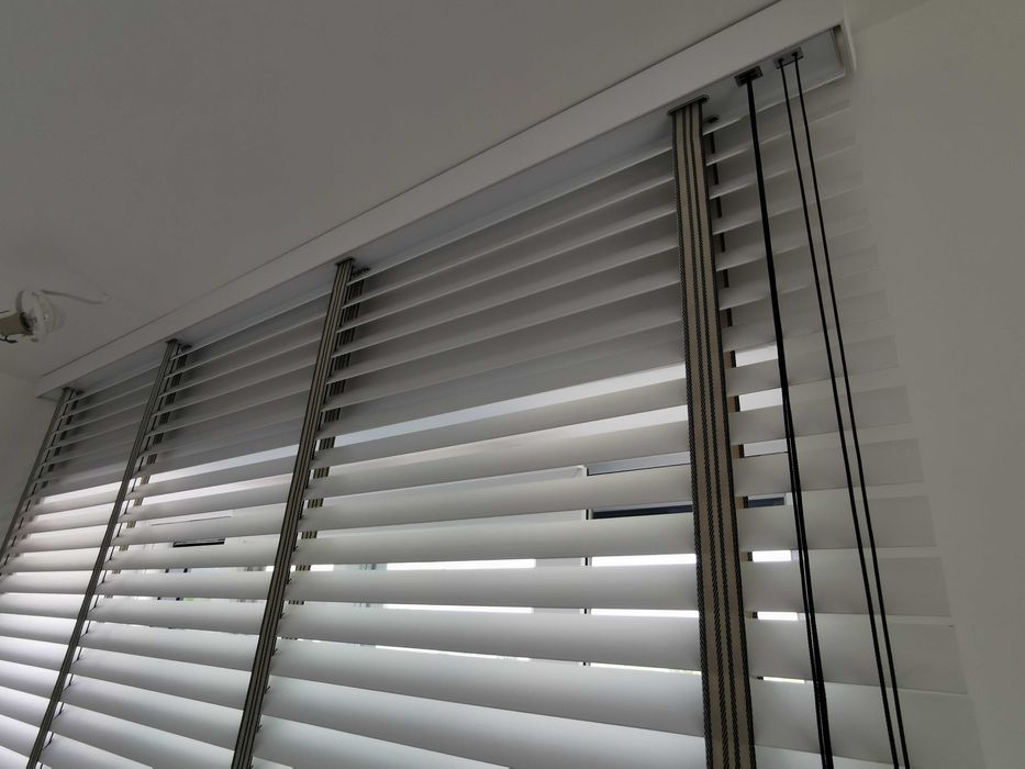 Dwie duże żaluzje bambusowe białe ANWIS 215 x 270 cm & 185 x 270 cm.