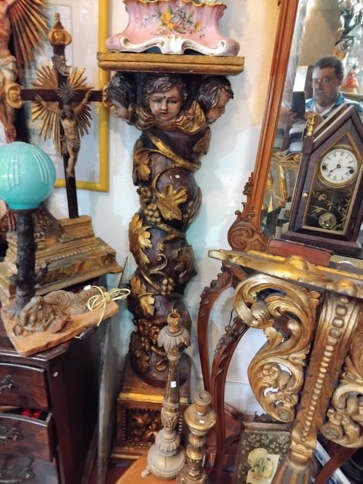 Coluna barroco  capitel com anjos