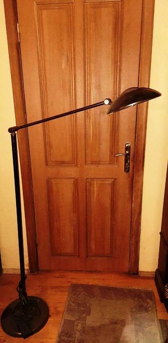 Напольні та настільні світильники . Люстри.