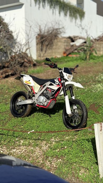 Ajp 125cc pr4 supermoto