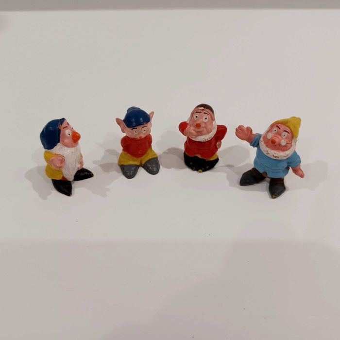 Vários Bonecos em PVC