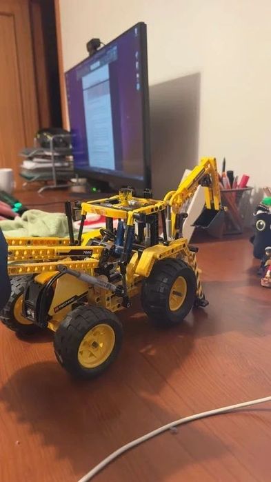 Lego Technic Carregador com Retroescavadora