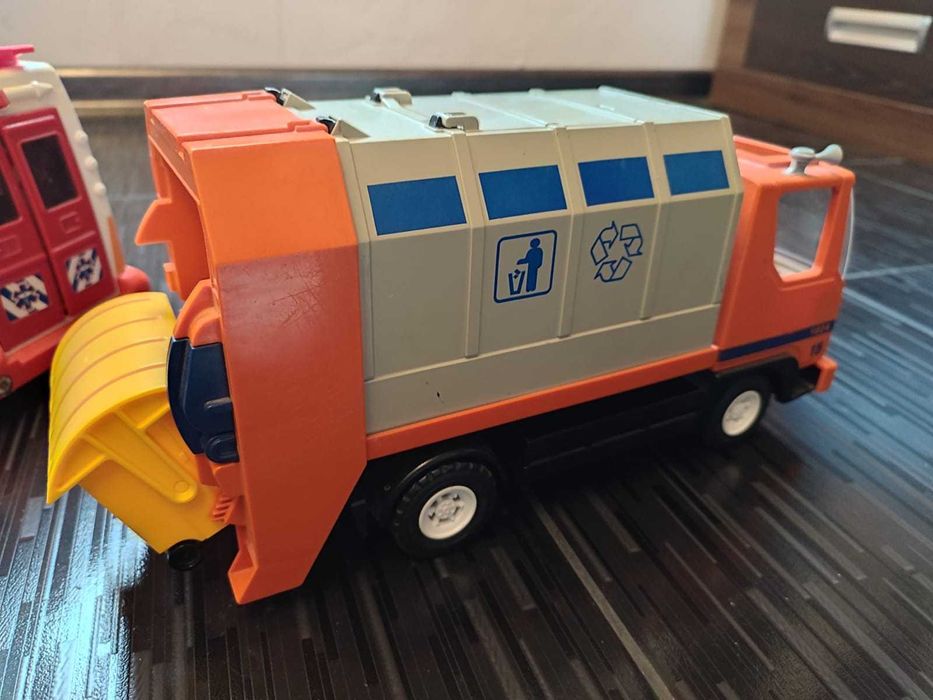 Auto karetka i śmieciarka + GRATIS