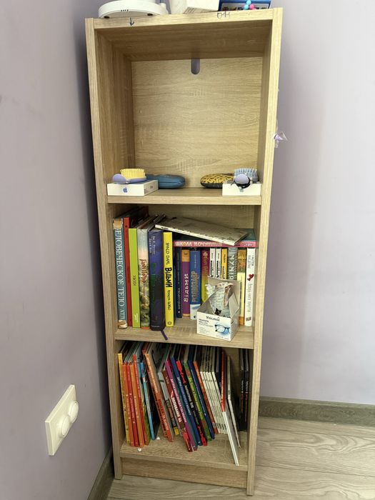 Зручний стелаж для книг або маленьких речей