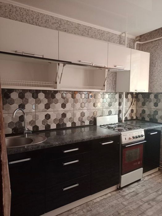 Продам кухню  в нормальном состоянии