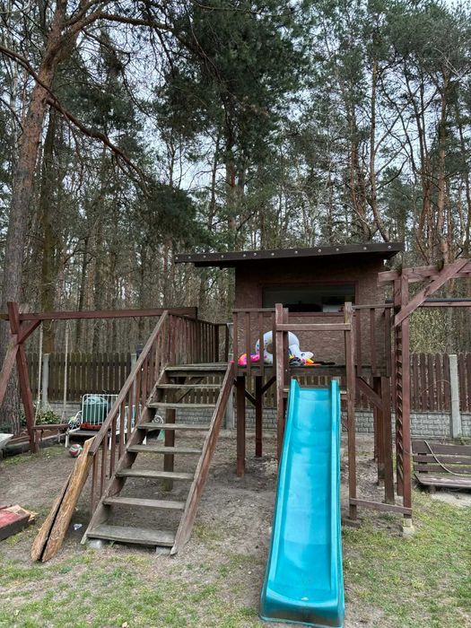 Plac zabaw z hustawkami