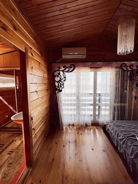 Перша лінія Дніпра. Продаж унікального будинку 120 кв.м. на 2 причалі