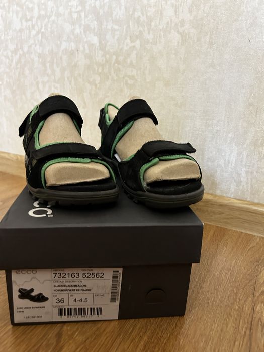 Продам оригінальні сандалі Ecco
