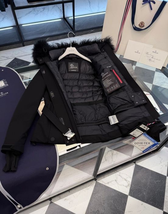 Moncler Grenoble Laplance GORE-TEX — жіноча лижна пухова куртка з хутр
