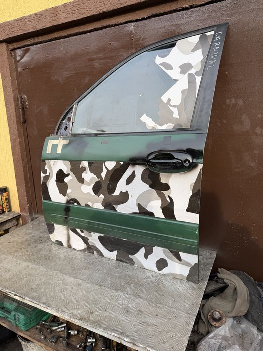 Дверь водителя  карнивал kia carnival 98год