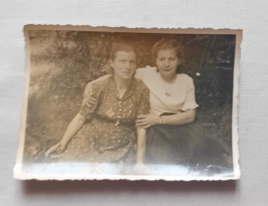 Zestaw fotografii przedstawiających więźniów obozu koncen. Hirzenhain.