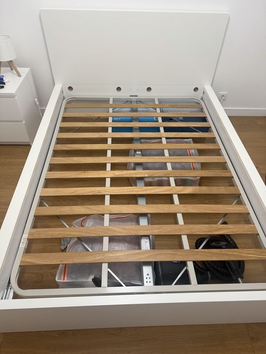 Cama com cabeçeira 1.40x2.00