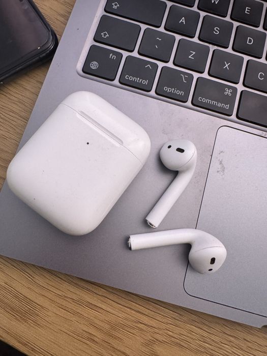 Apple AirPods 2.