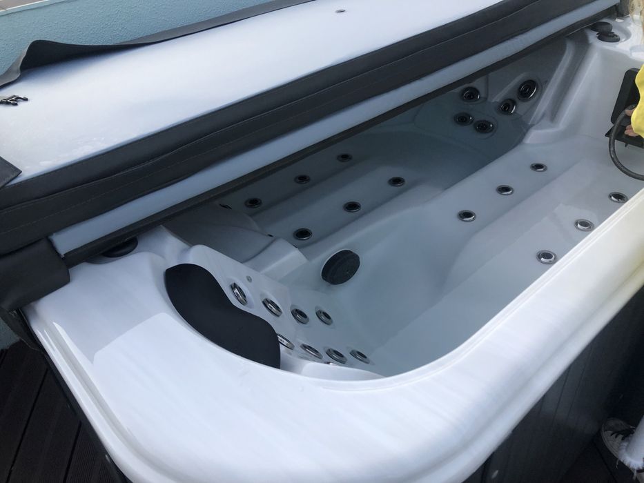 Jacuzzi 2 pessoas  4.674.00€ Mergulho Salgado Piscinas e Spas