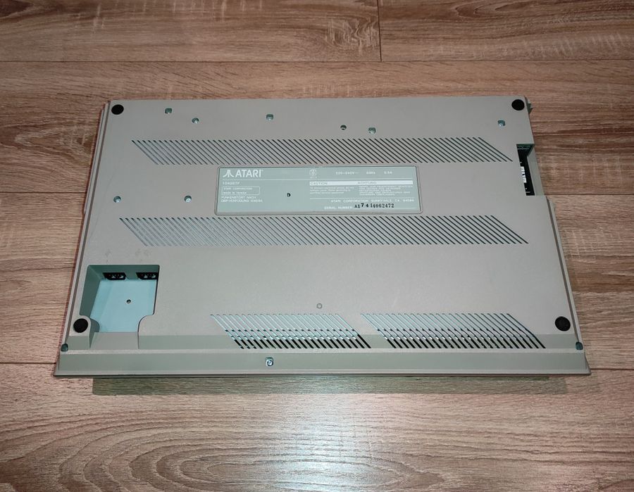 Atari 1040STF   1MB