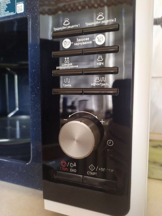 Микроволновка с грилем Samsung MG23F301TCW/UA (23 л) + супер-комплект! Отличное состояние, но нужно заменить слюду(в описании).