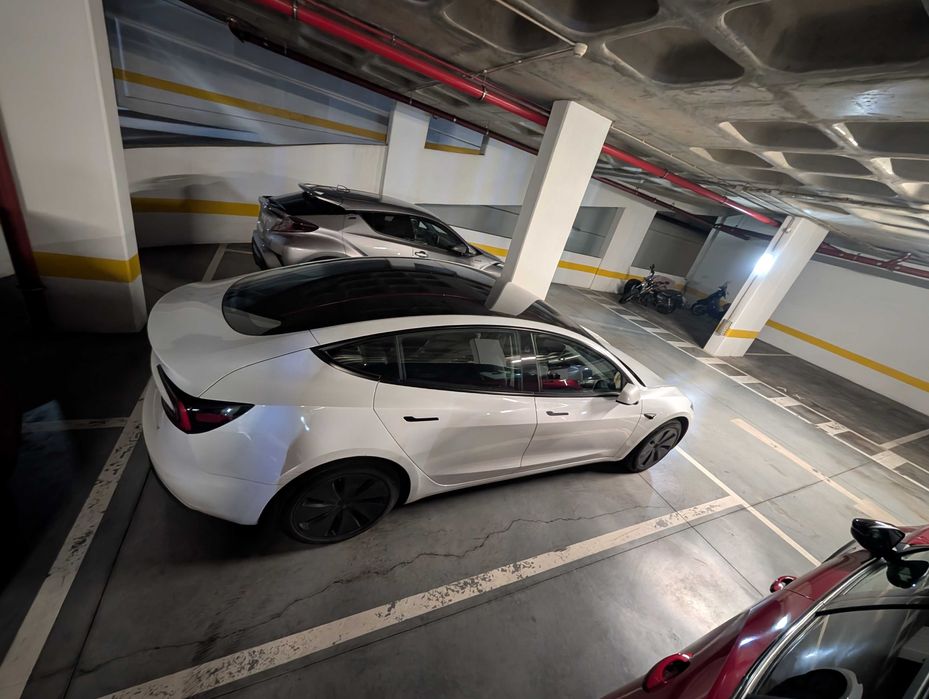 Parqueamento de 17 m2 | Restelo