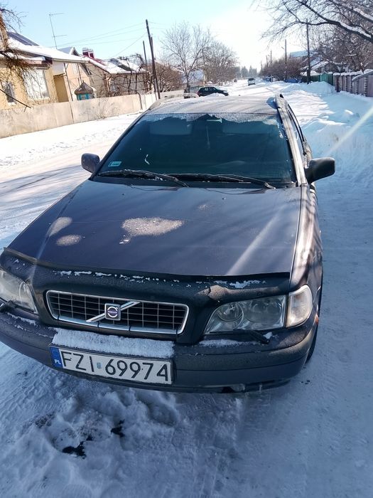 Продаж Вольво v40
