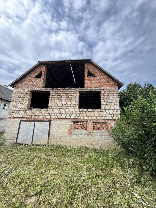 Недобудова 130 м2 приват ділянка 10 соток Берегово вул. Буча