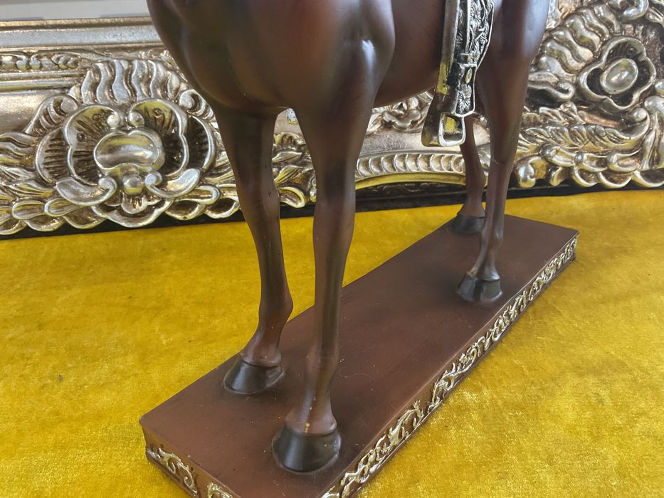 Cavalo em madeira peça de decoração